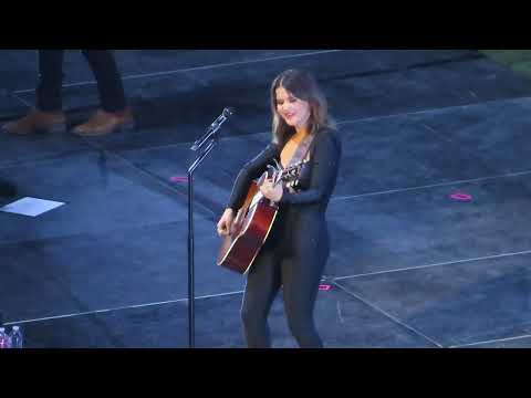 2022 12 02 Maren Morris - Circles Around This Town