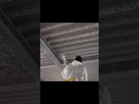 Vidéo MMJ Flocage – Flocage coupe-feu professionnel sur chantier industriel