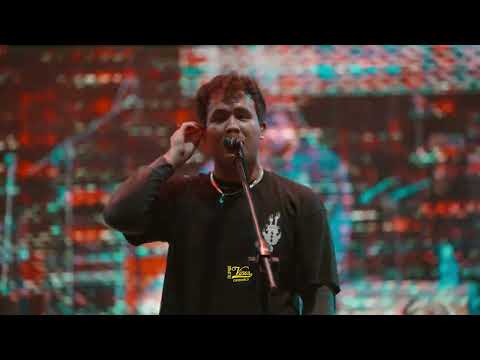 Juan Karlos performs "ERE"