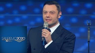 Sanremo 2020 - Tiziano Ferro canta &quot;Alla mia età&quot;