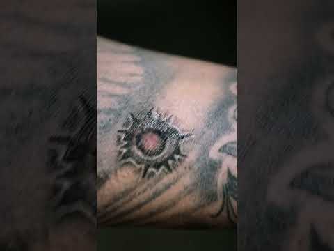 @DOEBOI909 shows @Thechicanopodcast  his gun shots/ covered gunshots tattoos California zipper!