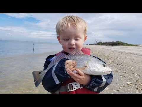 Camping & Fishing on Abandoned Island (Discovered 100 year old Graves)
