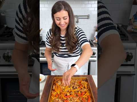 Easy Sheet Pan Chicken Fajitas in 30 Min 🌮🔥 #shorts
