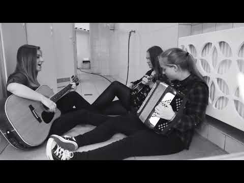 Pod łóżkiem- Ewelina Bogucka (wykonanie zespołu Drinkiza Darmo bez Matiego) + goście.