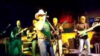 David Cook sings with Rhett Akins