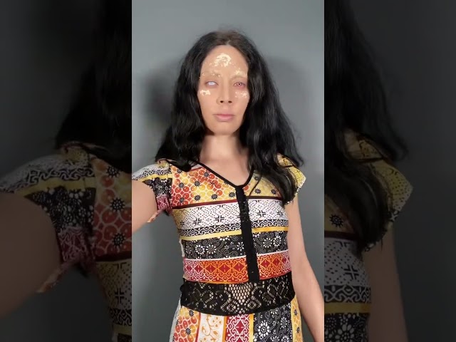 Vídeo relacionado con DESIGNLENSES, Dos lentillas diarias color blanco totalmente para Halloween zombie disfraz, 1 par/2 pzs, sin graduación (Whiteout, 14.00, 0.00)