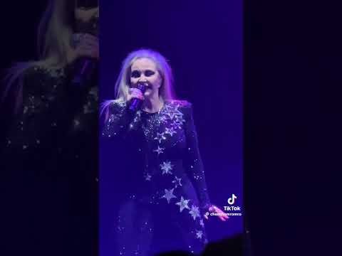 Alaska y Loquillo cantan juntos 40 años después 🔥 Movistar Arena 24/10/2025