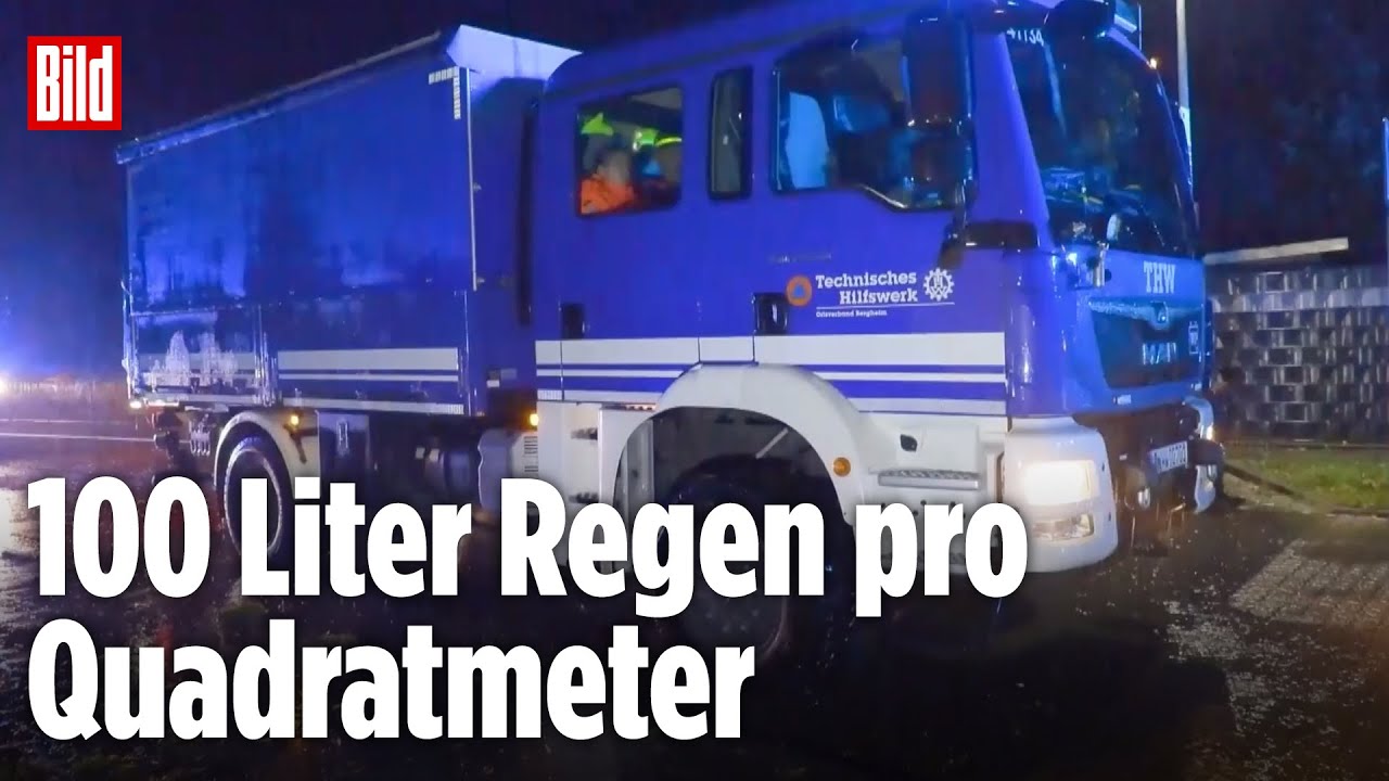 NRW: Hochwasser und Starkregen – Leute stehen knietief im Wasser