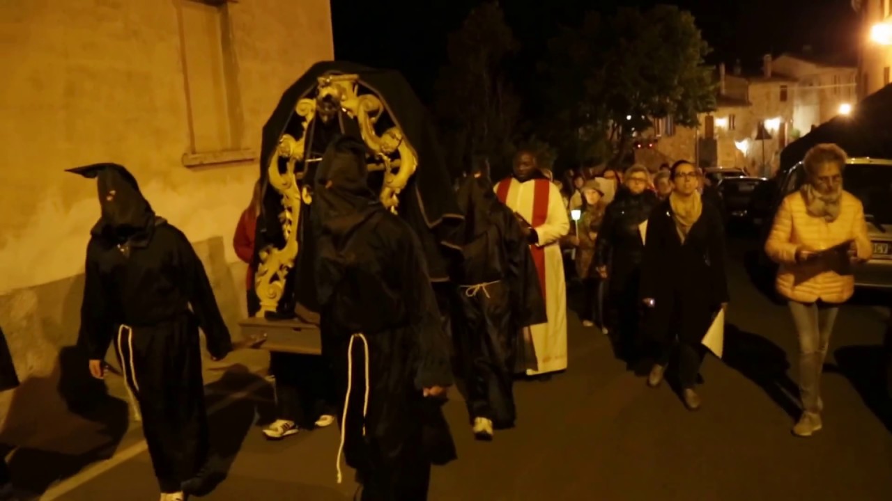 La Via Crucis di Tatti incanta il paese