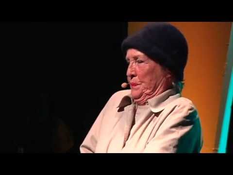 Vivi Haug - Torpekjerringa. (Båthusrevyen 2011.)