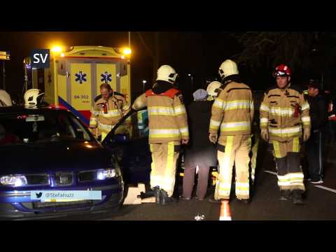 Gewonde bij kopstaart aanrijding Burgemeester Drijbersingel Zwolle - ©StefanVerkerk.nl