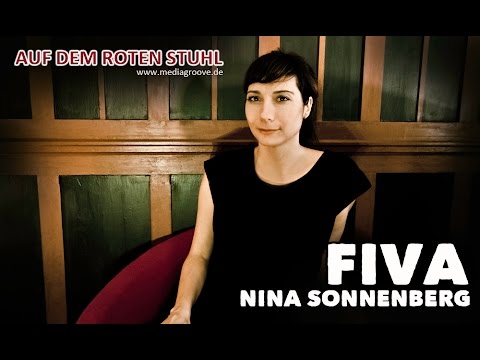 AUF DEM ROTEN STUHL | FIVA Nina Sonnenberg "Mich mag nicht jeder"