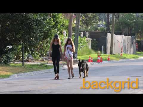 Gisele Bündchen enjoys sunny morning with her Children in Miami, FL