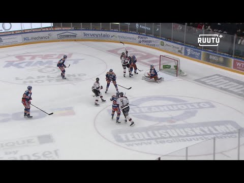 Ässät tasoihin erikoisella osumalla: Jarno Kärjen maila säpäleiksi – maali hyväksyttiin videotarkast