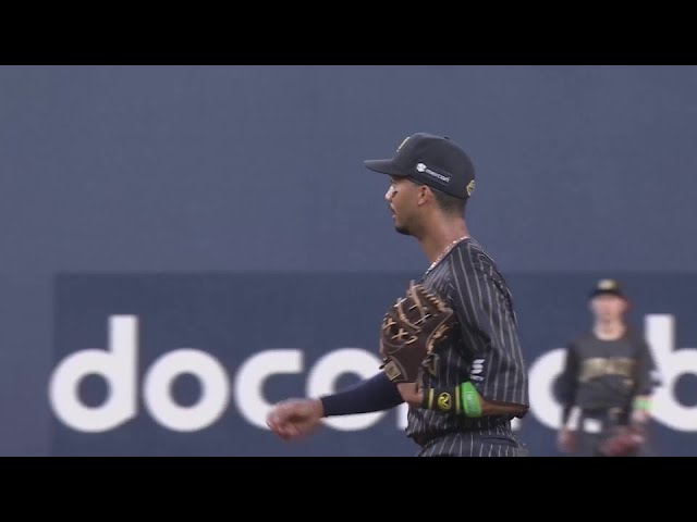 【3回表】華麗な守備で投手を救った!! バファローズ・宗佑磨 ランニングスローでアウトに!!   2024年7月7日 オリックス・バファローズ 対 北海道日本ハムファイターズ