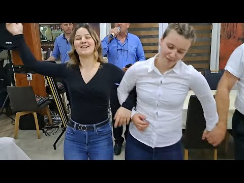 Kolo vode sestre dvije prelijepe vile - Restoran kod Gerija - bend "Damir_Damix & Irfan Djana"