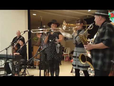 2017 Pismo Jazz Jubilee: Sue Palmer's band w/ special guest Haruka Kikuchi, performs "Route 66"