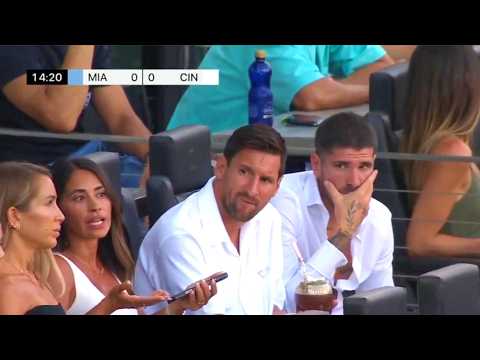 Messi did this for De Paul at his presentation for Inter Miami