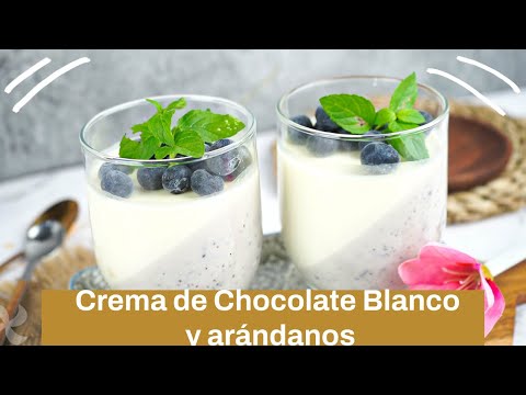 Crema de choclate blanco con arándanos