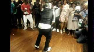 Go gaga Azonto Dennis Dancing! Must Watch!