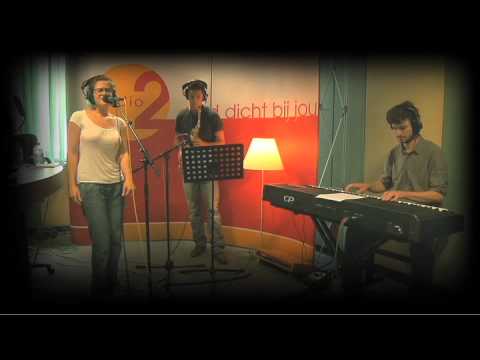Skatchou Bottos - 'Paralyzed' (Live in Radio 2 Studio)