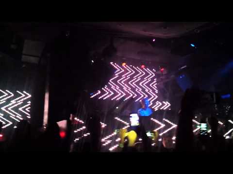 Ferry Corsten Intro "Feel it" LIVE at Pacha NYC [4/12/12]