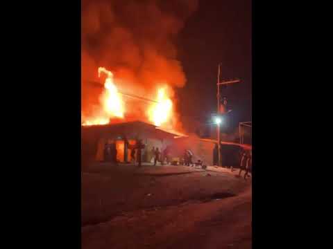 Incendio en la salida de Puerto Nuevo, Cantón de San Pablo.