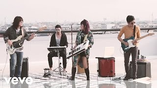 Coconut Sunday - Slap me [Lyric video]