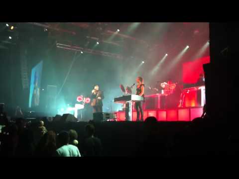 Mark Ronson and Boy George - Somebody to love live (Tel Aviv 25/8/11)