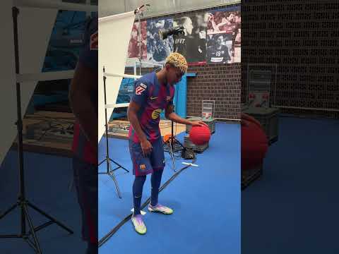 There’s nothing Lamine can’t do! 🏀😮‍💨 #shorts #fcbarcelona