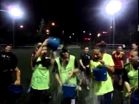 El Victoria CF con los enfermos de la ELA.