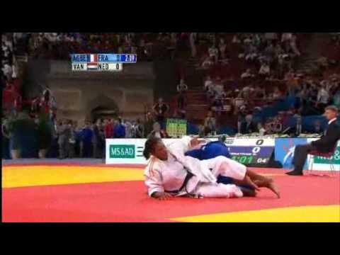 JUDO 2011 World Championships: Anicka van Emden (NED) - Clarisse Agbegnenou (FRA)