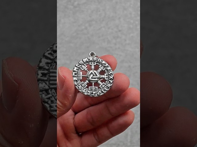 Vídeo relacionado con Jewelrywe Pendientes Vikingos Nórdicos Hombre: Aros de Runa Valknut de Acero Inoxidable - Regalos de Joyería Punk