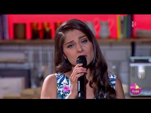 Nyári Alíz és Nyári Edit: Kicsi gyere velem rózsát szedni - tv2.hu/fem3cafe