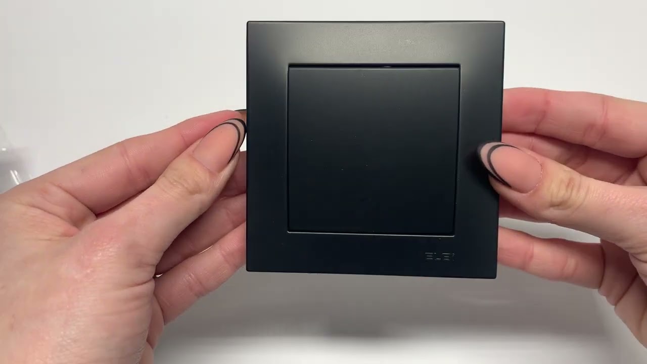 Вимикач одноклавішний ELBI VEGA матовий  чорний (510-014800-200)