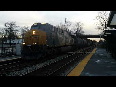 CSX 1776 "Spirit of Our Armed Forces" leads M422 @ Muirkirk
