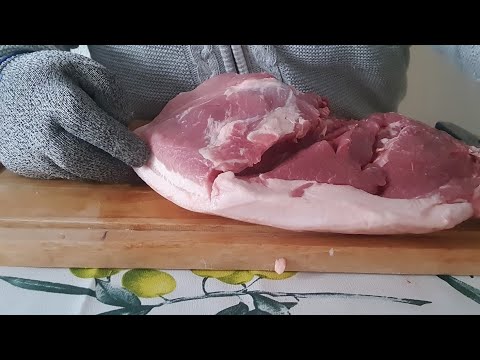 Prosciutto fatto come gli antichi, la Salatura.