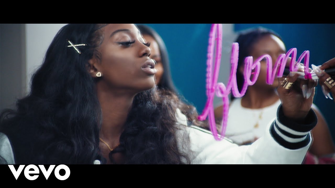 Flo Milli - In The Party (Official Video) thumnail
