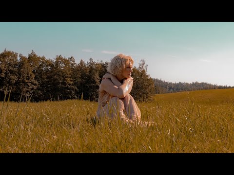 Laura Voutilainen - Kesäkuun 4. (Official Music Video)