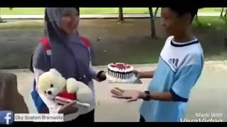 Download lagu Jomblo jangan iribikin kejutan ulang tahun buat pacar sampe..... mp3