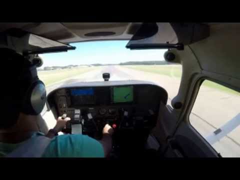 Cessna 172 Gusty Crosswind On final