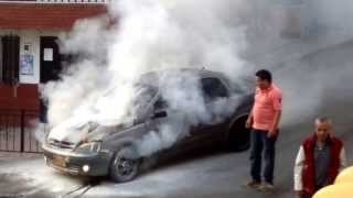 preview picture of video 'Aterrador Incendio de carro en Itagui - Antioquia.'