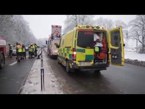 Barnfamilj i olycka – totalstopp på E22