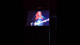 Wynonna &amp; The BIG NOISE NYE 2011-"Young Love"