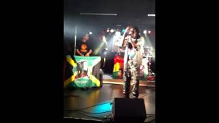 Dolais Kib- L'afrique pleur (live)