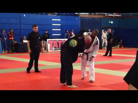 Renato Tavares De Moraes vs Alfredo Merelo Aguilera - IBJJF London Open 2012 - Black Adult - Heavy