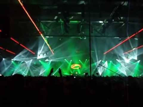John O'Callaghan playing Full Tilt's track Surrender at ASOT 550 Den Bosch