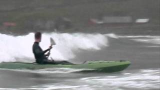preview picture of video 'Surfing med kajakk i Hoddevik'
