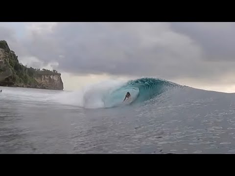 SURFING  ULUWATU  WITH FRIENDS