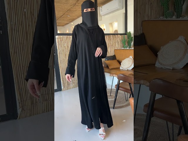 عباية بشريط أسود